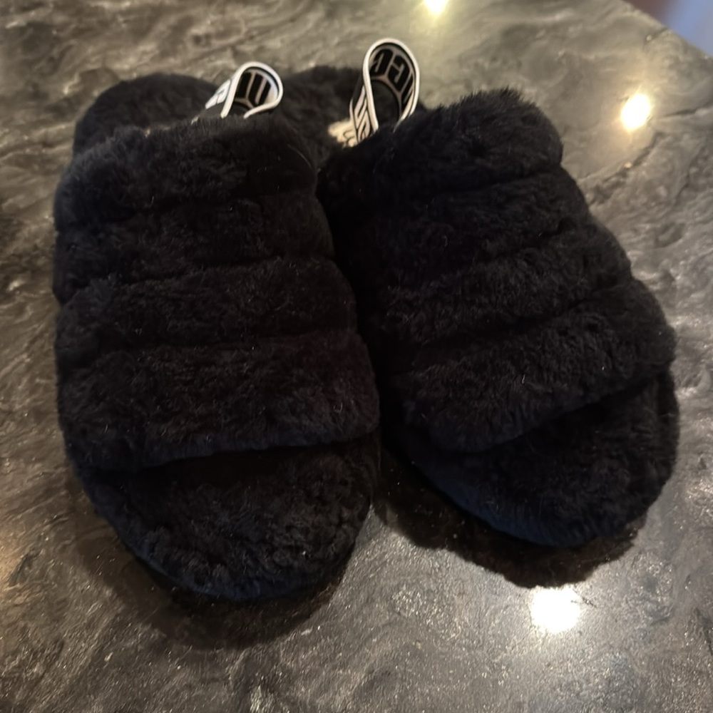 Ugg slippers size 8 - Picture 4 of 6
